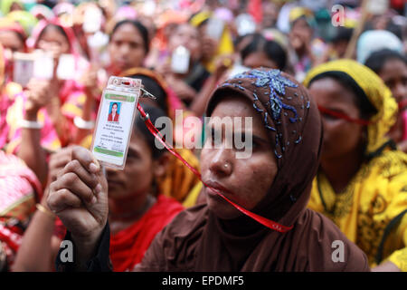 Dhaka, Bangladesh. 17th May, 2015. DHAKA, BANGLADESH - May 17 :Workers of the recently closed Swan garments factory showing their office ID card during a protest in front of the Labor Ministry in Dhaka on 17th May 2015.More than two hundred workers protested demanding payment of wages still owed to them as well as reopening of the manufacturing unit. Bangladesh is the world's second-largest garment manufacturing country after China. The sector employs about 4 million workers, mostly women. © Zakir Hossain Chowdhury/ZUMA Wire/Ģ����ý Live News Stock Photo