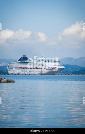 Oceana P&O Cruise Ship Stock Photo - Alamy