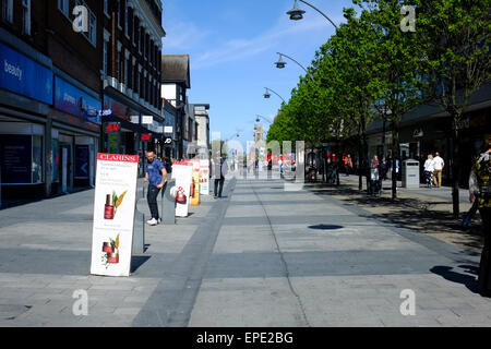 Retailers selling mulled wine and sausages in Chapel Street Stock Photo