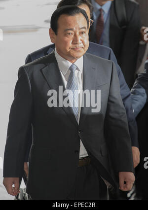 Lee Wan-koo, May 14, 2015 : Former South Korean Prime Minister Lee Wan-koo arrives at the Seoul High Prosecutors Office in Seoul, South Korea. Prosecutors summoned Lee on Thursday to question over allegations that he took 30 million won (USD27,000) from a businessman and former lawmaker Sung Wan-jong when Lee was running for a parliamentary seat in 2013. Sung Wan-jong, who hanged himself in April, left a bribery list of politicians including Lee, most of them considered close associates of South Korean President Park Geun-hye, local media reported. Lee Wan-koo quit his 70-day tenure on April 2 Stock Photo