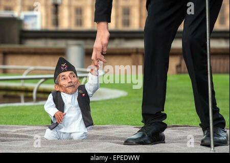 Chandra Bahadur Dandi, the shortest man ever, and Sultan Kosen, the