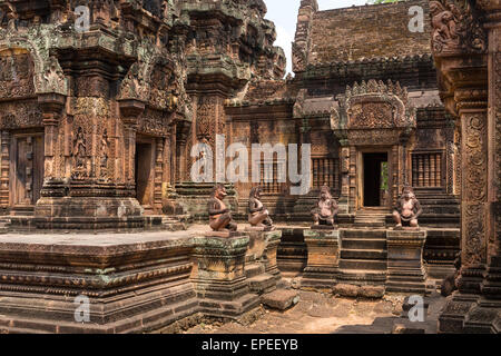 Yaksha Guardian, guardian figures in front of the Mandapa, Khmer Hindu temple Banteay Srei, Angkor region, Siem Reap Province Stock Photo