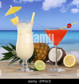 Cocktails und Alkohol Getr├ñnke am Strand und Meer