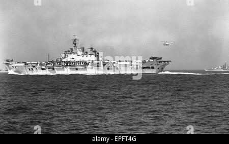 HMS Eagle seen here on exercise in the Mediterranean launching her Skyraider AEW 1 aircraft. 2nd May 1954 Stock Photo