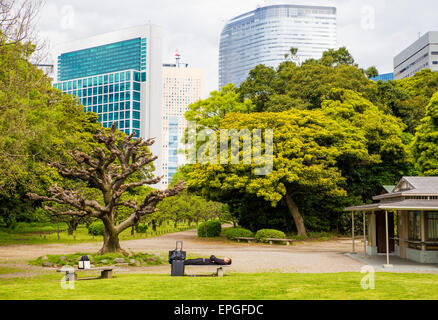 Hama Rikyu gardens with skyscrapers in the background Stock Photo