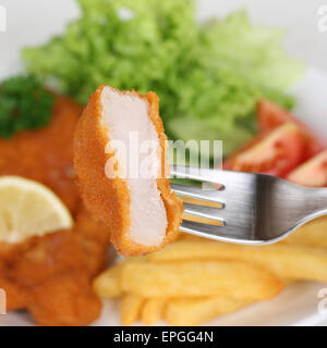 Wiener Schnitzel Kotelett essen mit Gabel Stock Photo