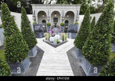 London, UK. 18th May, 2015. A formal minimalistic garden at the Chelsea Flower Show. Credit:  Michael Preston/Alamy Live News Stock Photo