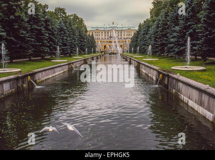 St. Petersburg, Russia. 15th June, 1989. A view down the Marine Canal towards Peter the Great's Grand Peterhof Palace and the Grand Cascade. One of St. Petersburg's most famous and popular visitor attractions, the palace and park at Peterhof (Petrodvorets), often called ''the Russian Versailles'', are a UNESCO World Heritage Site. © Arnold Drapkin/ZUMA Wire/Alamy Live News Stock Photo