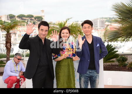 Cannes, France. 14th May, 2015. CANNES, FRANCE - MAY 19: Actors Ko Ah-seong, bae sung woo and Director Hong Won-Chan attend a photocall for 'O Piseu' during the 68th annual Cannes Film Festival on May 19, 2015 in Cannes, France. © Frederick Injimbert/ZUMA Wire/Alamy Live News Stock Photo
