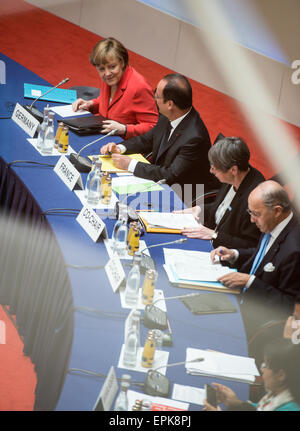 Berlin, Germany. 19th May, 2015. German Chancellor Angela Merkel (L-R) and French President Francois Hollande, along with German Environment Minister Barbara Hendricks and French Foreign Minister Laurent Fabius, attend the 6th Petersberg Climate Dialogue in Berlin, Germany, 19 May 2015. Representatives from 35 countries have attended the meeting in preperation for the UN Climate Change Conference in Paris. Credit:  dpa picture alliance/Alamy Live News Stock Photo