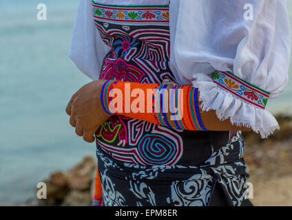 Panama, San Blas Islands, Mamitupu, A Kuna Indian Woman Wearing Beads Decoration On Her Arm Stock Photo