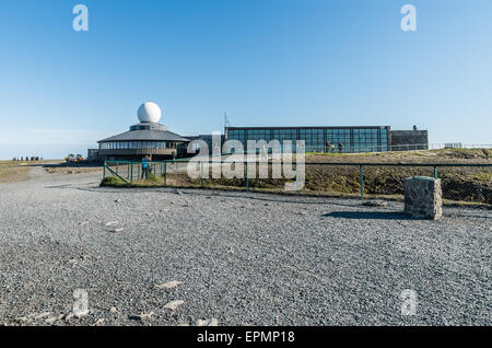 A view of Nordkapp Visitors Centre taken from the monument under a clear blue sky. Stock Photo