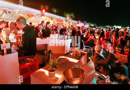 Cannes, France. 19th May, 2015. Guests attend the China's Night during the 68th Cannes Film Festival in Cannes, southern France, May 19, 2015. © Zhou Lei/Xinhua/Alamy Live News Stock Photo