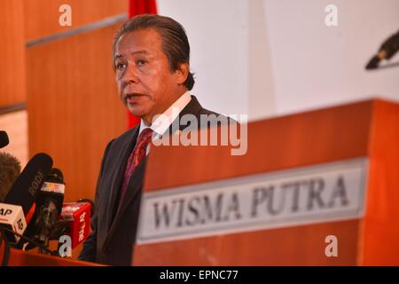 Putrajaya, Malaysia. 20th May, 2015. Malaysian Foreign Minister Anifah Aman speaks at a press conference in Putrajaya, Malaysia, May 20, 2015. The foreign ministers of Malaysia, Indonesia and Thailand met Wednesday in Putrajaya to discuss the issue of irregular movement of migrants into the three countries, agreeing to implement some interim measures to tackle the current boat-people crisis. Credit:  Chong Voon Chung/Xinhua/Alamy Live News Stock Photo