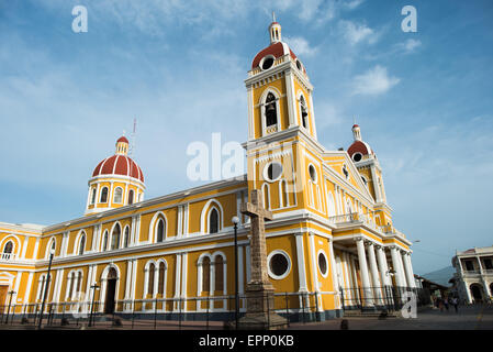 GRANADA, Nicaragua — The Cathedral of Granada, also known as Our Lady of the Assumption (La Asunción), is a significant historical and religious landmark in Granada, Nicaragua. Situated near Parque Colón and Plaza de la Independencia, the cathedral is a prime example of Spanish colonial architecture in Central America. Stock Photo