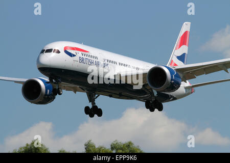 Long haul air travel. British Airways Boeing 787-8 Dreamliner passenger jet plane on approach to London Heathrow. Modern civil aviation.
