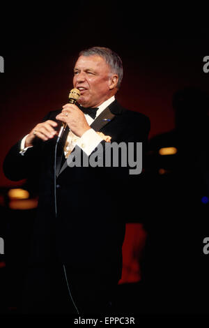 Chicago 9-10-1986 Frank Sinatra performs at the reopening of the ...
