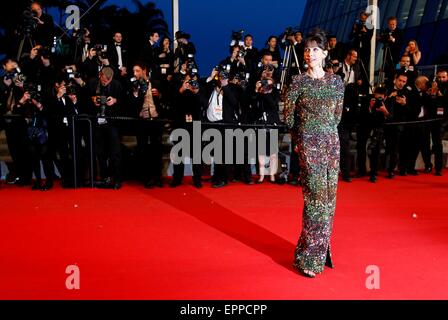 Cannes, France. 19th May, 2015. French actress Sophie Marceau poses on the carpet as she arrives for the screening of the film 'Mountains May Depart' at the 68th Cannes Film Festival in Cannes, southern France, May 19, 2015. © Zhou Lei/Xinhua/Alamy Live News Stock Photo