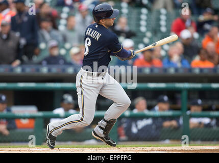 Detroit, Michigan, USA. 20th May, 2015. Milwaukee Brewers outfielder Ryan Braun (8) at bat during MLB game action between the Milwaukee Brewers and the Detroit Tigers at Comerica Park in Detroit, Michigan. The Tigers defeated the Brewers 5-2. John Mersits/CSM/Alamy Live News Stock Photo