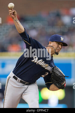 Detroit, Michigan, USA. 20th May, 2015. Milwaukee Brewers pitcher Kyle Lohse (26) delivers pitch during MLB game action between the Milwaukee Brewers and the Detroit Tigers at Comerica Park in Detroit, Michigan. The Tigers defeated the Brewers 5-2. John Mersits/CSM/Alamy Live News Stock Photo