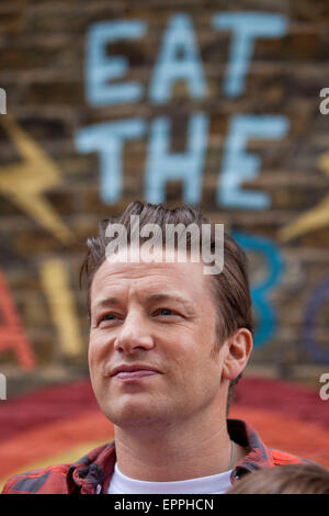 London, Britain. 15th May, 2015. Jamie Oliver, British chef, TV host and restaurateur, poses at Rhyl Primary School in London, Britain, 15 May 2015. Photo: David Sandison/dpa/Alamy Live News Stock Photo