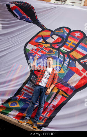 London, Britain. 15th May, 2015. Jamie Oliver, British chef, TV host and restaurateur, poses at Rhyl Primary School in London, Britain, 15 May 2015. Photo: David Sandison/dpa/Alamy Live News Stock Photo