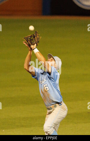 infielder Alex Raburn (6) of the North Carolina Tar Heels makes the ...