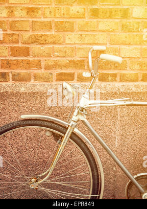Bicycle Leaning Against A White Painted Brick Wall Stock Photo Alamy bicycle-leaning-against-a-white-painted-brick-wall-stock-photo-alamy