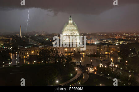 Washington DC, USA. 19th May, 2015. View of the scaffold covering the dome of the U.S. Capitol during a lightening storm May 19, 2015 in Washington, DC. The $60 million dollar project is to stop the deterioration of the cast iron dome and preserve it for the future. Stock Photo