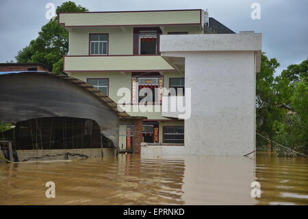 Nanchang. 21st May, 2015. Villagers are seen in a house surrounded by flood water in Chexi Town of east China's Jiangxi Province, May 21, 2015. The National Commission for Disaster Reduction launched an emergency response on Thursday to aid east China's flooded Jiangxi Province. As of Thursday morning, heavy rain and flooding have affected a total of 969,000 people and damaged about 8,836 houses in Jiangxi, leaving 8 people dead and 3 missing, according to the local government. © Zhou Mi/Xinhua/Alamy Live News Stock Photo