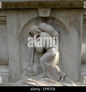 Pilgrim detail on the John Bunyan Memorial in Bunhill Fields Cemetery, Islington, London UK  KATHY DEWITT Stock Photo