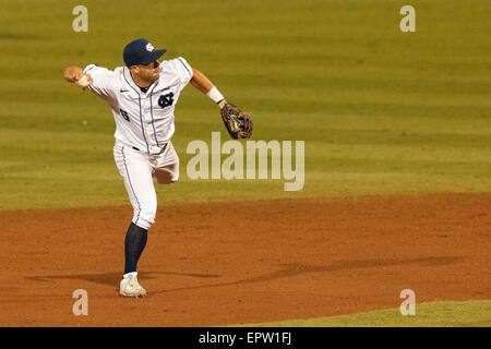 infielder Alex Raburn (6) of the North Carolina Tar Heels makes the ...