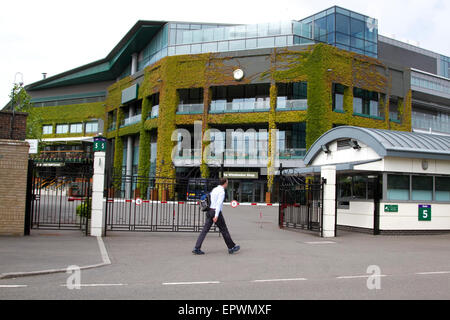 Wimbledon London, UK. 22nd May, 2015.  Preparations get underway with five weeks until the start of the 2015 Wimbledon Championships on 29th June Credit:  amer ghazzal/Alamy Live News Stock Photo