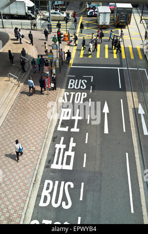 dh Des Voeux Rd CENTRAL HONG KONG Bus stop painted in road English and Chinese calligraphy signs china signage roads Stock Photo