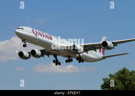 Qatar Airways Airbus A340-600 A7-AGA GeminiJets GJQTR744