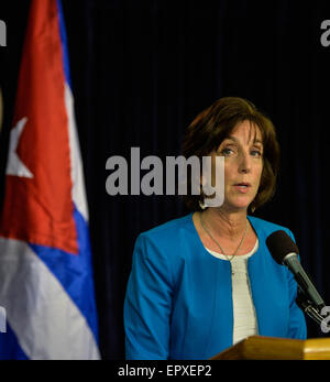 Washington, DC, USA. 22nd May, 2015. U.S. Assistant Secretary for Western Hemisphere Roberta Jacobson speaks during the press conference after the latest round of talks between Washington and Havana at Department of State in Washington, DC, capital of the United States, May 22, 2015. The United States and Cuba concluded their two-day talks here on Friday without a deal on reopening embassies, but agreed to meet more in the coming weeks. © Bao Dandan/Xinhua/Alamy Live News Stock Photo