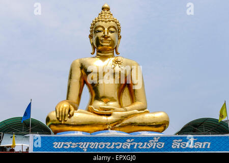 Golden Buddha statue on the Mekong River, Golden Triangle between Thailand, Myanmar and Laos, Sop Ruak, Northern Thailand, Thail Stock Photo
