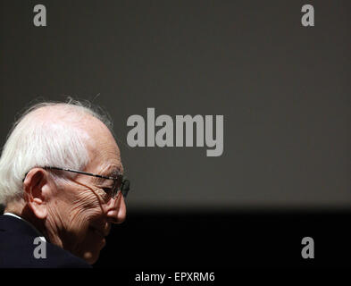 Frankfurt, Germany. 22nd May, 2015. Japanese architect and Pritzker laureate Fumihiko Maki speaks in German Architecture Museum in Frankfurt, Germany, on May 22, 2015. In his lecture, Maki presented his firm's latest projects. The office portfolio includes worldwide well-respected projects like the Aga Khan Museum (Ontario, Canada) and the 4 World Trade Center (New York City, USA). Credit:  Luo Huanhuan/Xinhua/Alamy Live News Stock Photo