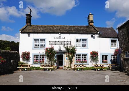 The Bulls Head Pub in Church Street, Ashford-in-the-Water, Derbyshire, England, UK, Western Europe. Stock Photo