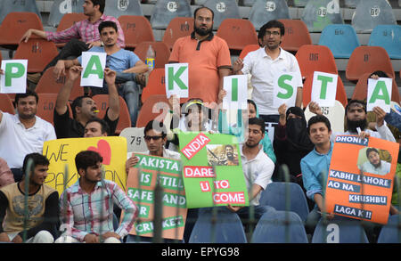 Lahore, Pakistan. 22nd May, 2015. Pakistani cricket lovers cheer their team as they attend the first International T20 cricket match between Pakistan and Zimbabwe carrying Pakistani flags and waited for hours before entering the Qaddafi Stadium. State-run PTV Sports reported about 30,000 spectators were inside the stadium to watch the contest. Credit:  Rana Sajid Hussain/Pacific Press/Alamy Live News Stock Photo