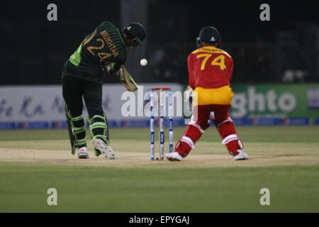 Lahore, Pakistan. 22nd May, 2015. Pakistani and Zimbabwe cricket players take a part of the 1st International T20 cricket match at the Gaddafi Cricket Stadium where Pakistani team won. Pakistan cricket lovers were ecstatic on the resumption of the international cricket after a hiatus of six years amid tight security. Thousands of fans carrying Pakistani flags waited for hours before entering the Qaddafi Stadium. State-run PTV Sports reported about 30,000 spectators were inside the stadium to watch the contest. Credit:  Rana Sajid Hussain/Pacific Press/Alamy Live News Stock Photo