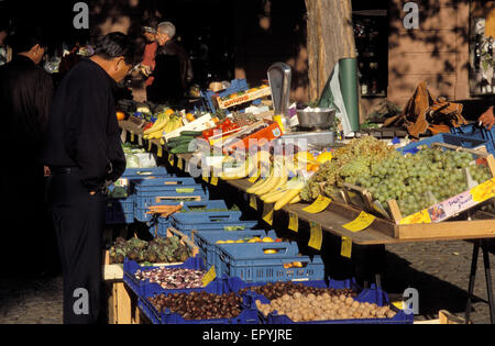 DEU, Germany, Mainz, market stall at the Leichhof in front of the cathedral.  DEU, Deutschland, Mainz, Marktstand auf dem Leichh Stock Photo