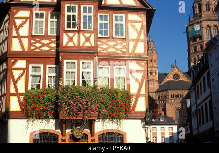 DEU, Germany, Mainz, house in the old part of the town, view to the cathedral.  DEU, Deutschland, Mainz, Haus in der Altstadt, B Stock Photo