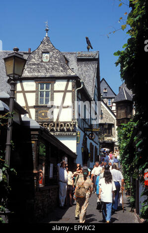 DEU, Germany, Rheingau, the street Drosselgasse in Ruedesheim at the river Rhine.  DEU, Deutschland, Rheingau, die Drosselgasse  Stock Photo