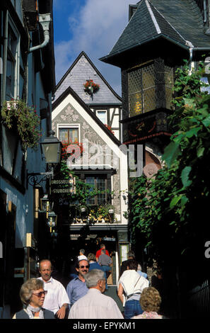 DEU, Germany, Rheingau, the street Drosselgasse in Ruedesheim at the river Rhine.  DEU, Deutschland, Rheingau, die Drosselgasse  Stock Photo