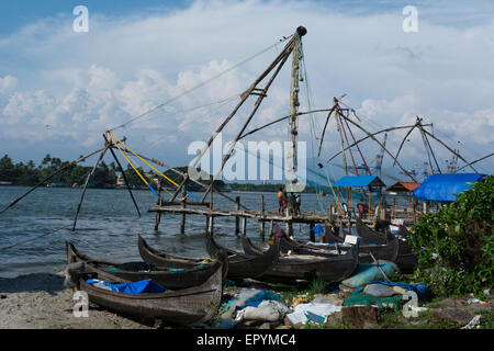 India, Kerala, port city of Cochin. Traditional Chinese fishing nets near the historic Portuguese area of Fort Cochin. Stock Photo