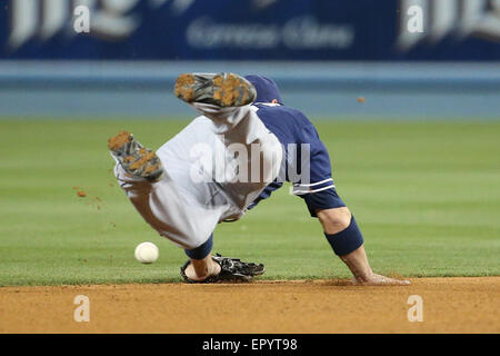 Los Angeles, CA, USA. 22nd May, 2015. San Diego Padres shortstop Clint Barmes #12 can't stop the grounder in the game between the San Diego Padres and the Los Angeles Dodgers, Dodger Stadium in Los Angeles, CA. Photographer: Peter Joneleit © csm/Alamy Live News Stock Photo
