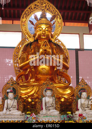 Buddha statue at Sam Poh Buddhist Temple, Brinchang, Cameron Highlands ...