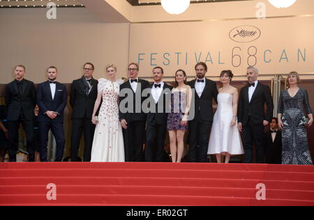 Cannes, France. 14th May, 2015. CANNES, FRANCE - MAY 23: Actors Elizabeth Debicki, David Thewlis, Michael Fassbender, Marion Cotillard, Director Justin Kurzel, Actress Essie Davis and Producer Iain Canning attend the 'Macbeth' Premiere during the 68th annual Cannes Film Festival on May 23, 2015 in Cannes, France. © Frederick Injimbert/ZUMA Wire/Alamy Live News Stock Photo