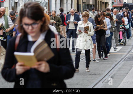 Turin, Italy. 23rd May, 2015. The Sentinels standing during their vigil against the bill Scalfarotto and gender theory. While this was happening in Italy, the Catholic Ireland has instead approved the marriage between homosexuals. Credit:  Elena Aquila/Pacific Press/Alamy Live News Stock Photo